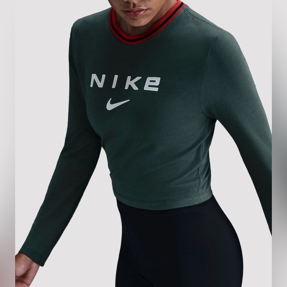 NIKE SPORTSWEAR CHILL KNIT SLIM LONG-SLEEVE CROPPED‎ GRAPHIC TEE, LARGE
